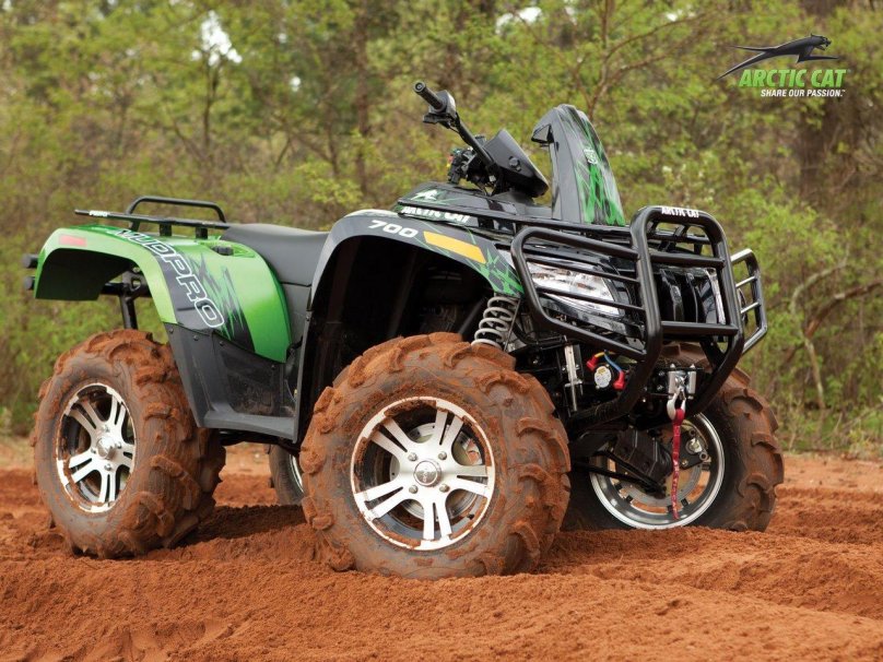 Квадроцикл Арктик Кэт 700