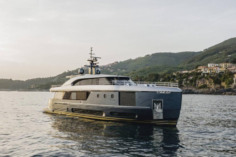 Солнечных батарей яхта Azimut Magellano 43 HT