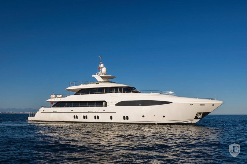 Яхта Кристалл