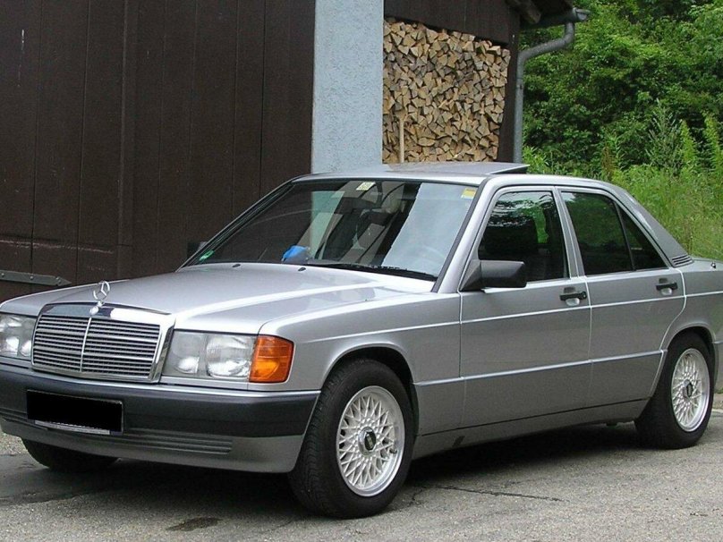 Мерседес Бенц 190е