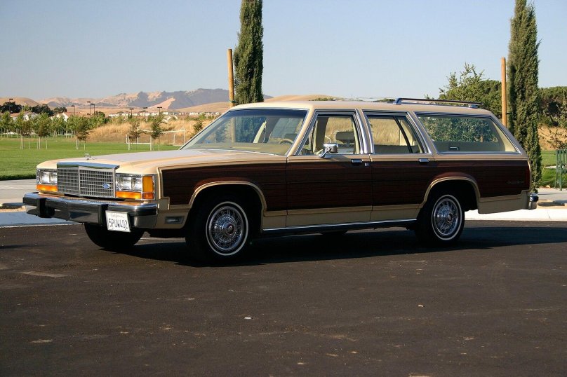 Ford Country Squire 1990