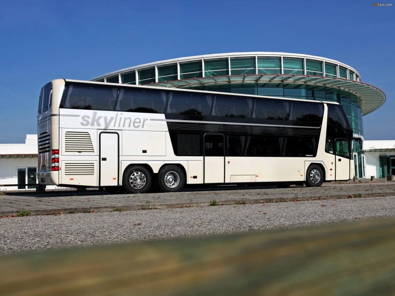 Автобус Neoplan Skyliner