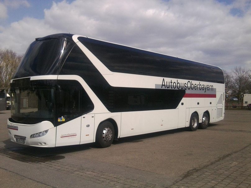 Автобус Neoplan Skyliner