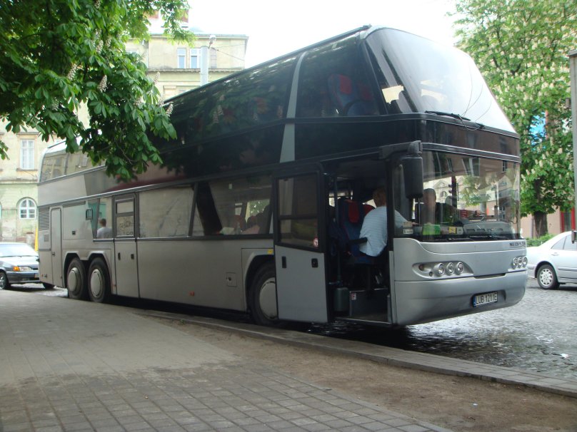 Автобус Neoplan Skyliner