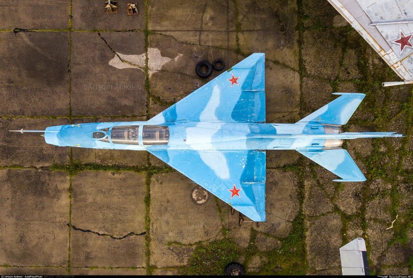 Самолет с треугольным крылом