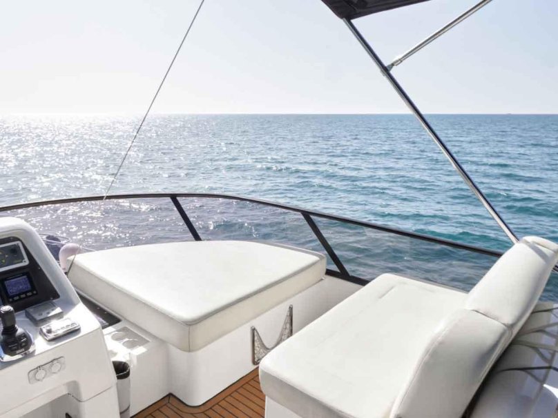 Яхта Prestige 630