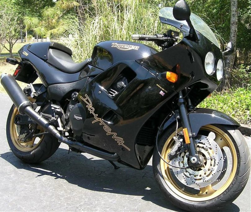 Триумф Дайтона 1200