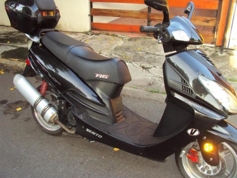 Скутер Vento Phantom