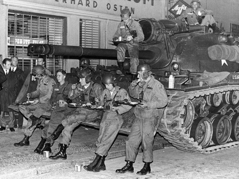 КПП Чарли в Берлине 1961