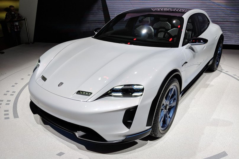 Порше Тайкан кросс Туризмо