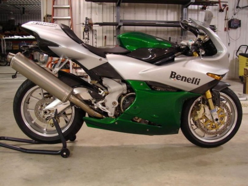 Benelli 900