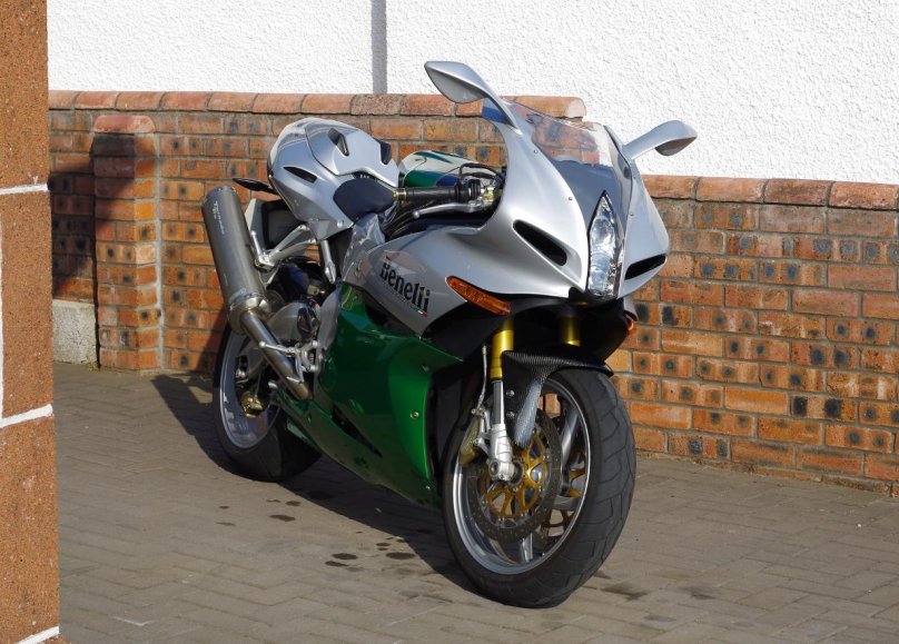 Benelli спортбайк