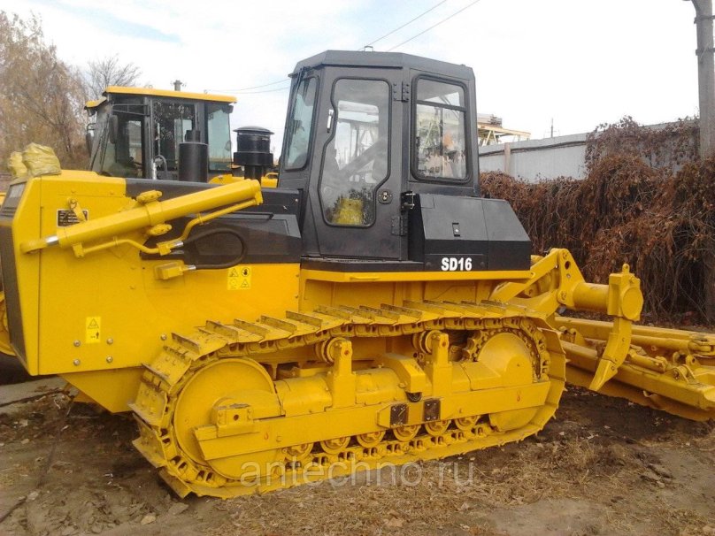 Бульдозер Шантуй sd16