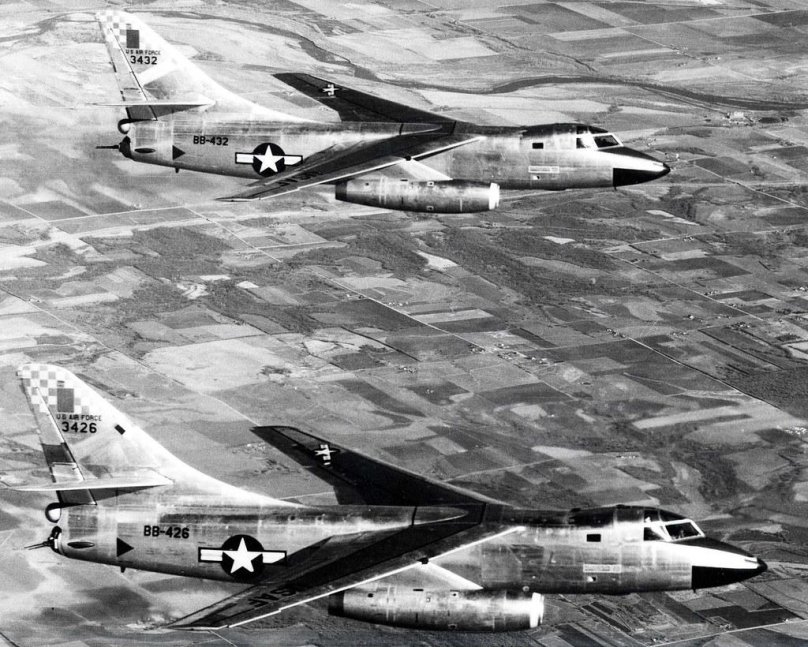 Самолет RB-66b