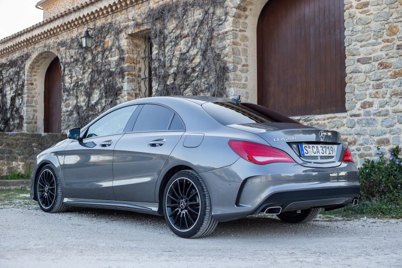 Mercedes Benz CLA 200