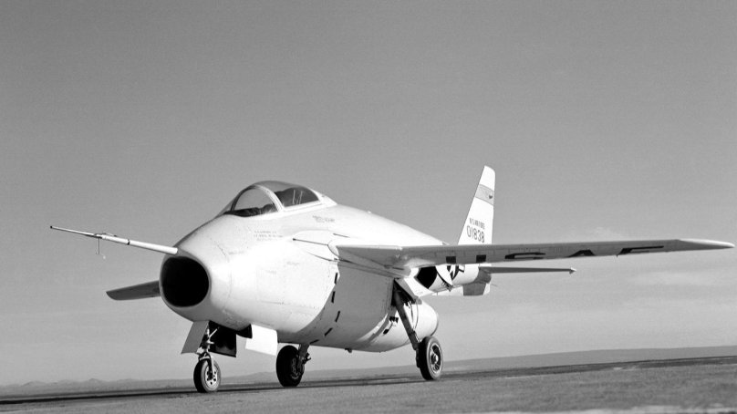 Самолет-истребитель