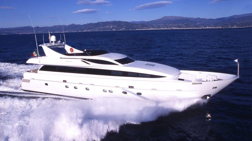 Яхта Адмирал 90