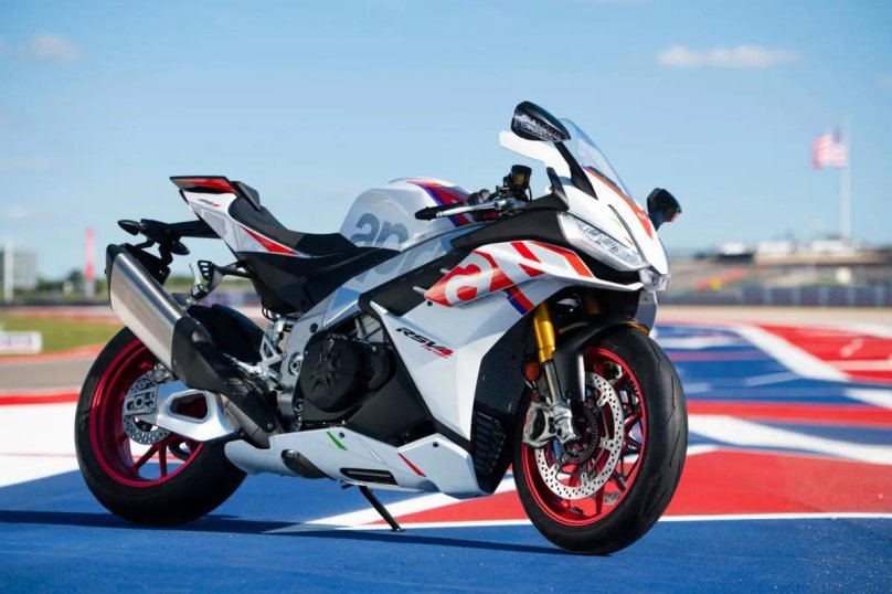 Aprilia rsv4 1100 Factory