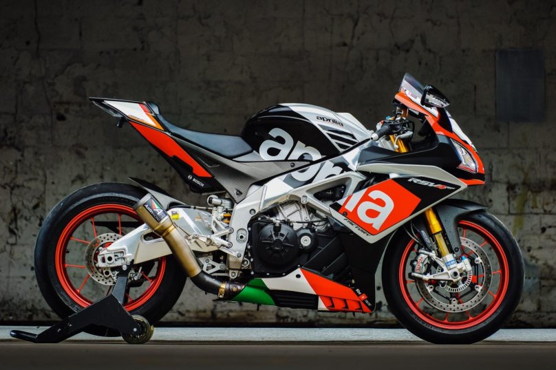 Aprilia rsv4 RF