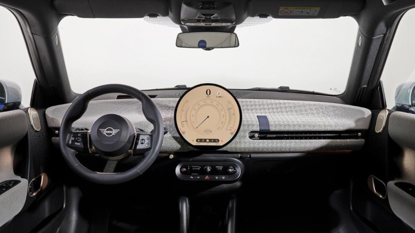 Mini Cooper 2024 салон