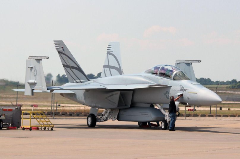 Самолёт ф 18 супер Хорнет