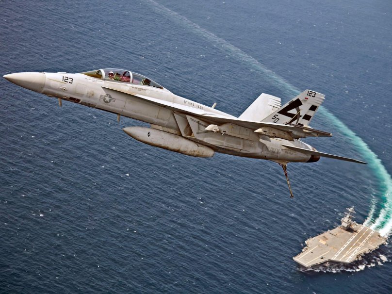 F 18 истребитель