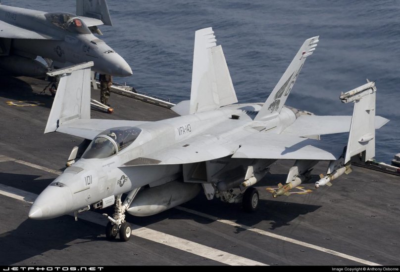 Самолёт ф 18 супер Хорнет