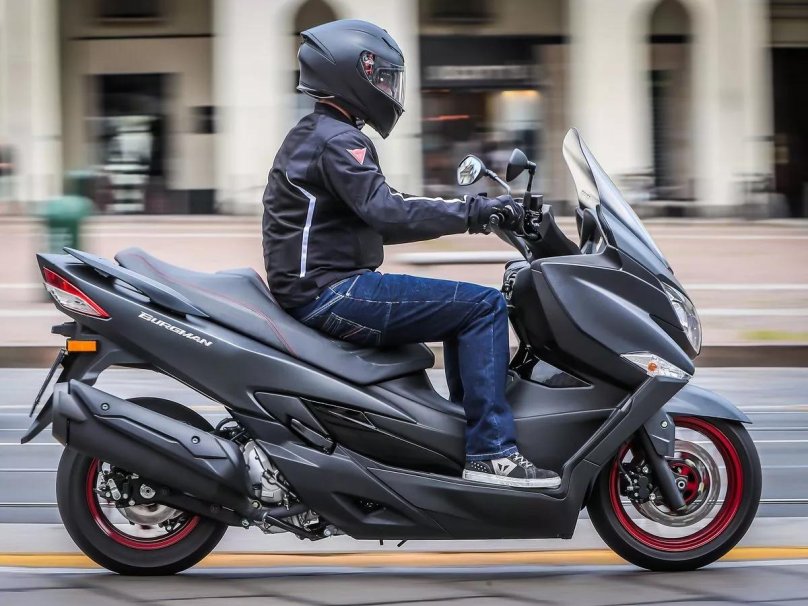 Макси скутер Бургман 400