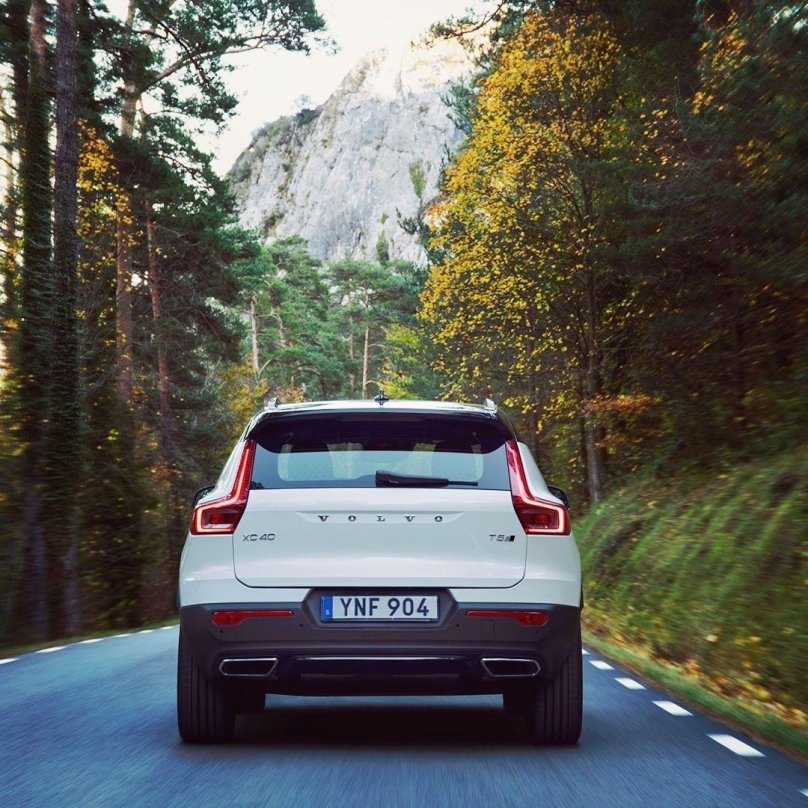 Вольво xc40 сзади