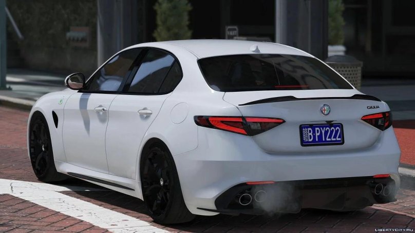 Alfa Romeo Giulia белая