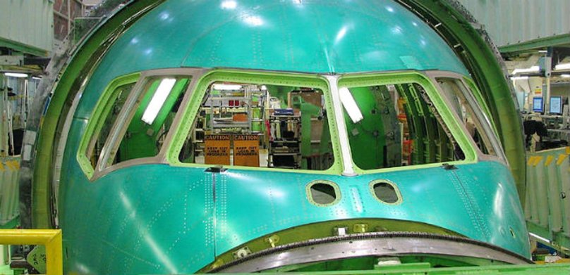 Носовой обтекатель самолета