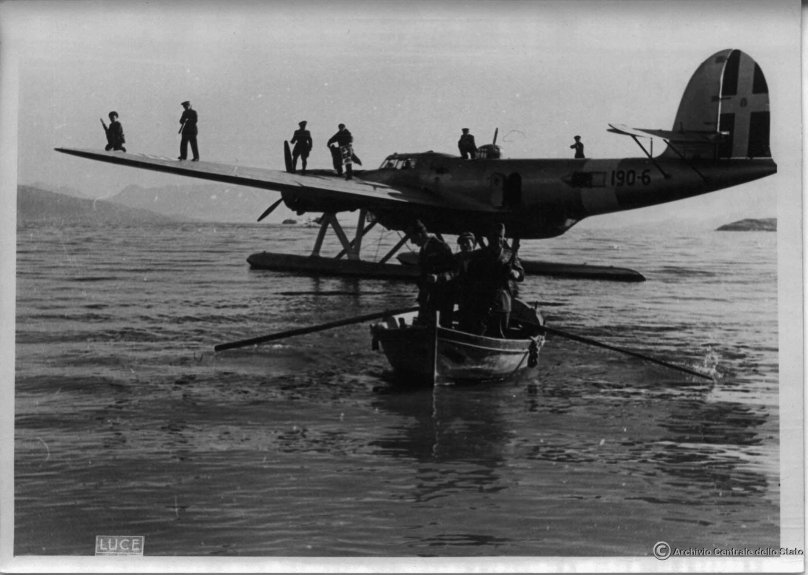 Самолет cant.z506