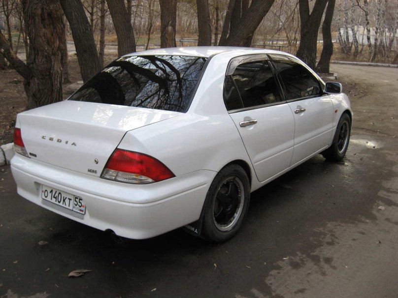 Митсубиси Лансер цедия