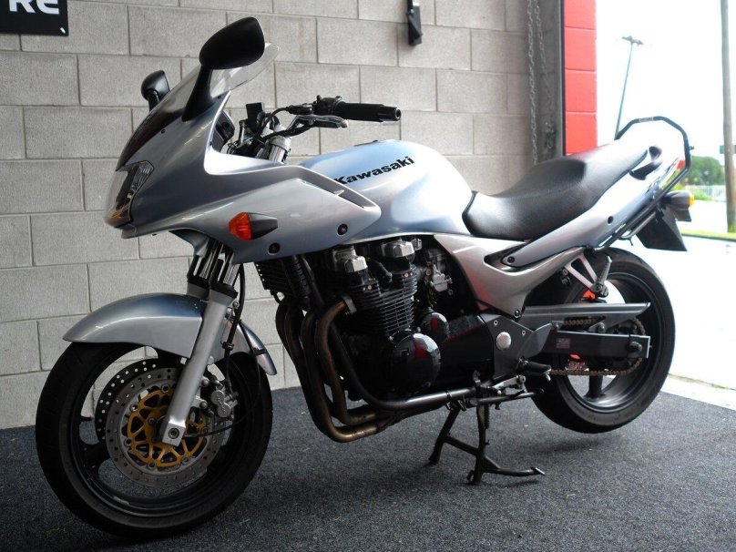 Кавасаки ZR 7s