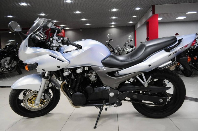 Хагер Kawasaki ZR-7