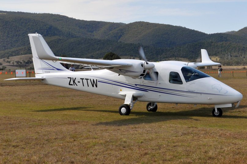 Самолет Tecnam p2006t