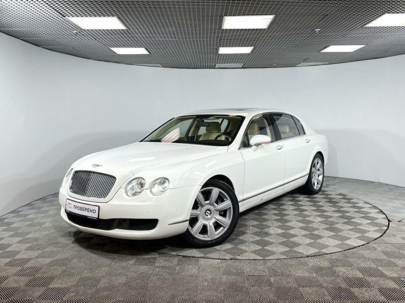Bentley Flying Spur белый