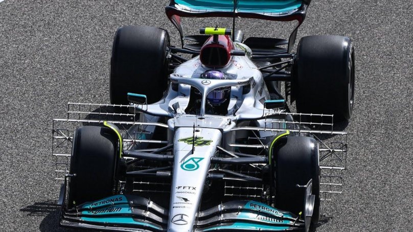 Болид ф1 Мерседес 2022