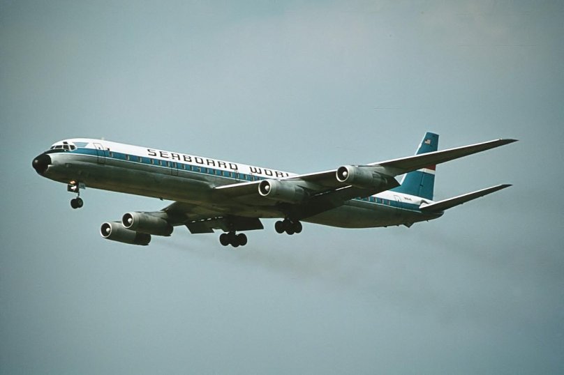 Самолет Дуглас ДС-8