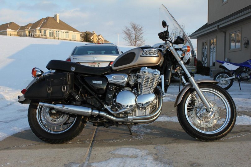 Triumph Thunderbird 900