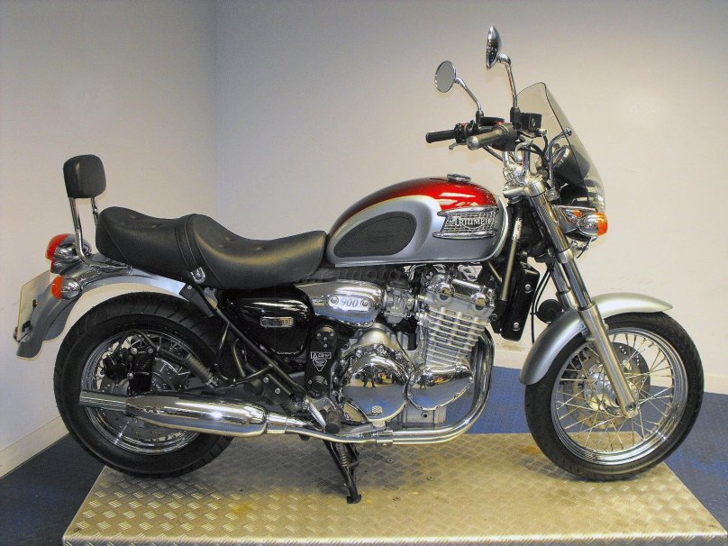Триумф Тандерберд 900
