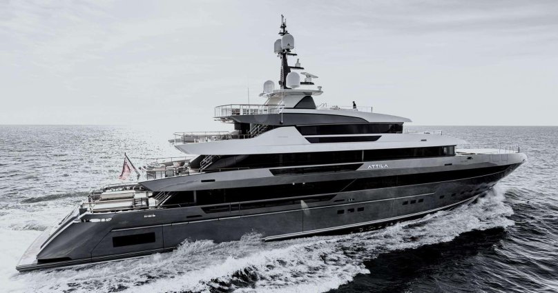 Яхта Attila