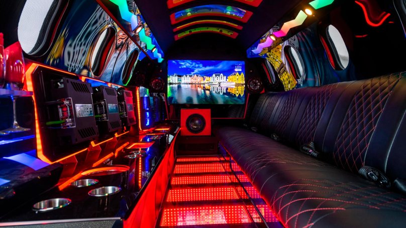 Додж Челленджер лимузин