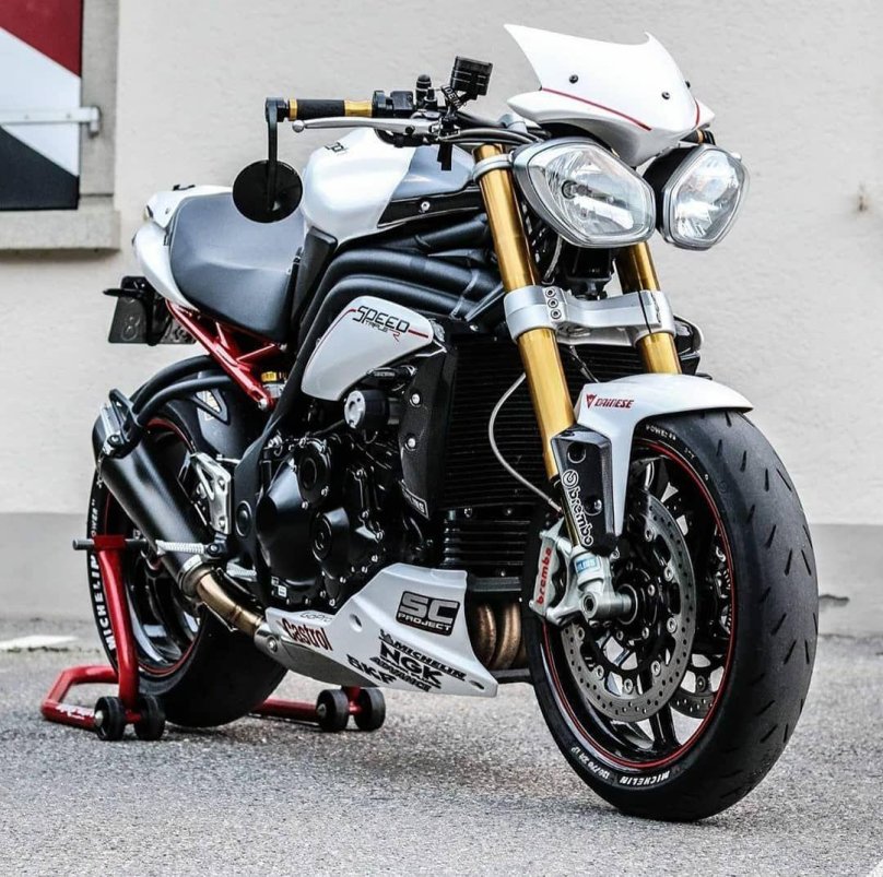 Triumph Speed Triple 1050 r