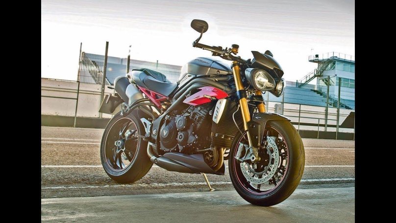 Мотоцикл Триумф стрит трипл