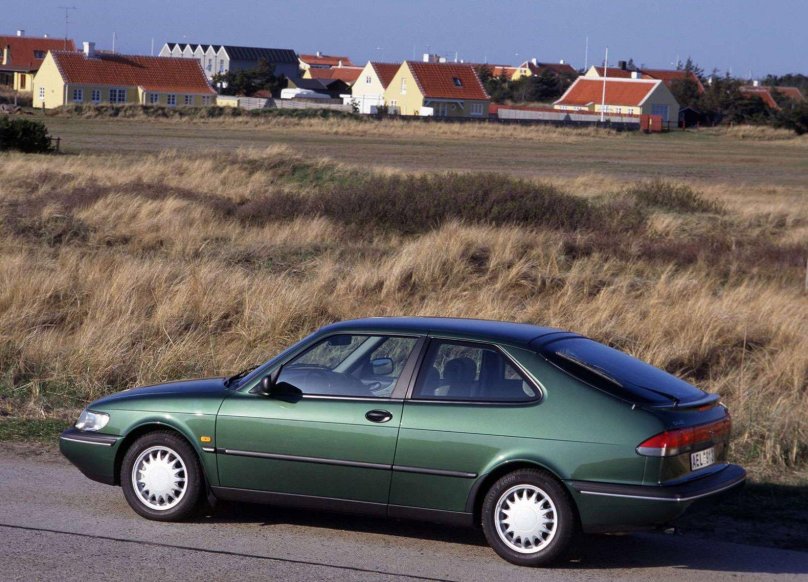 Saab 900 Coupe