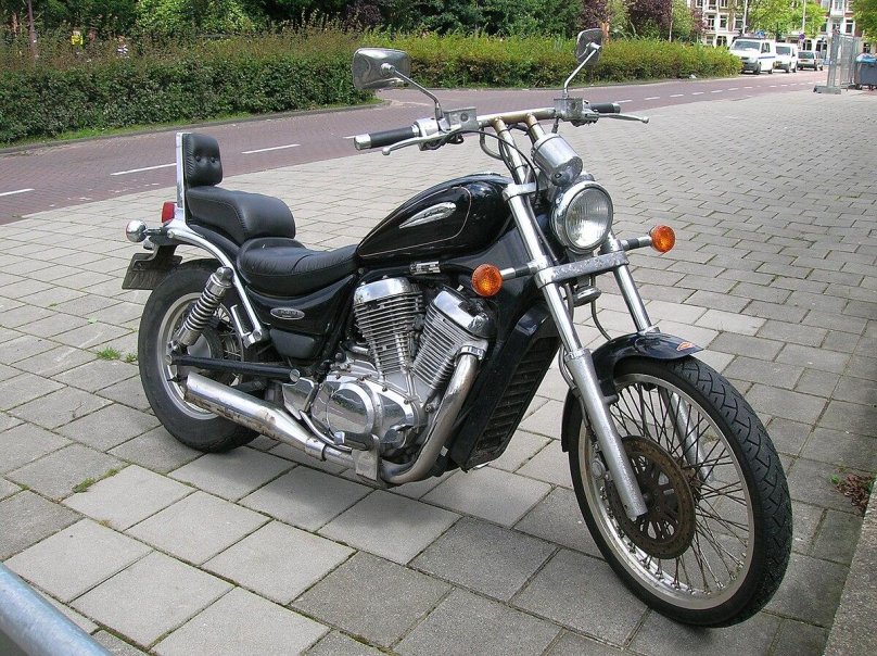 Suzuki Intruder vs 800