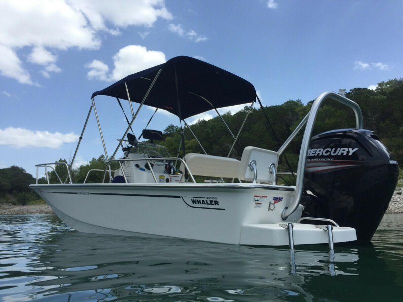 Boston Whaler 350