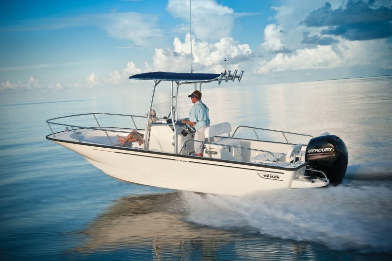 Boston Whaler катер