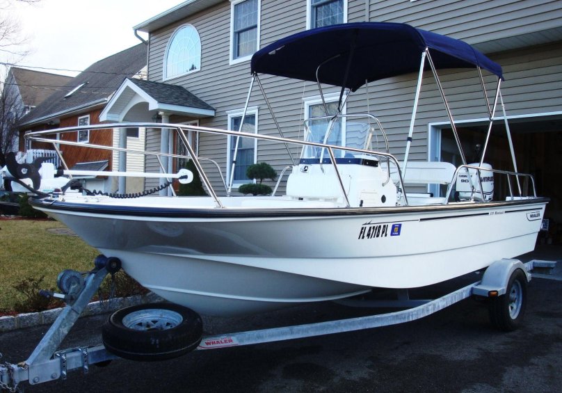 Boat Boston Whaler 90